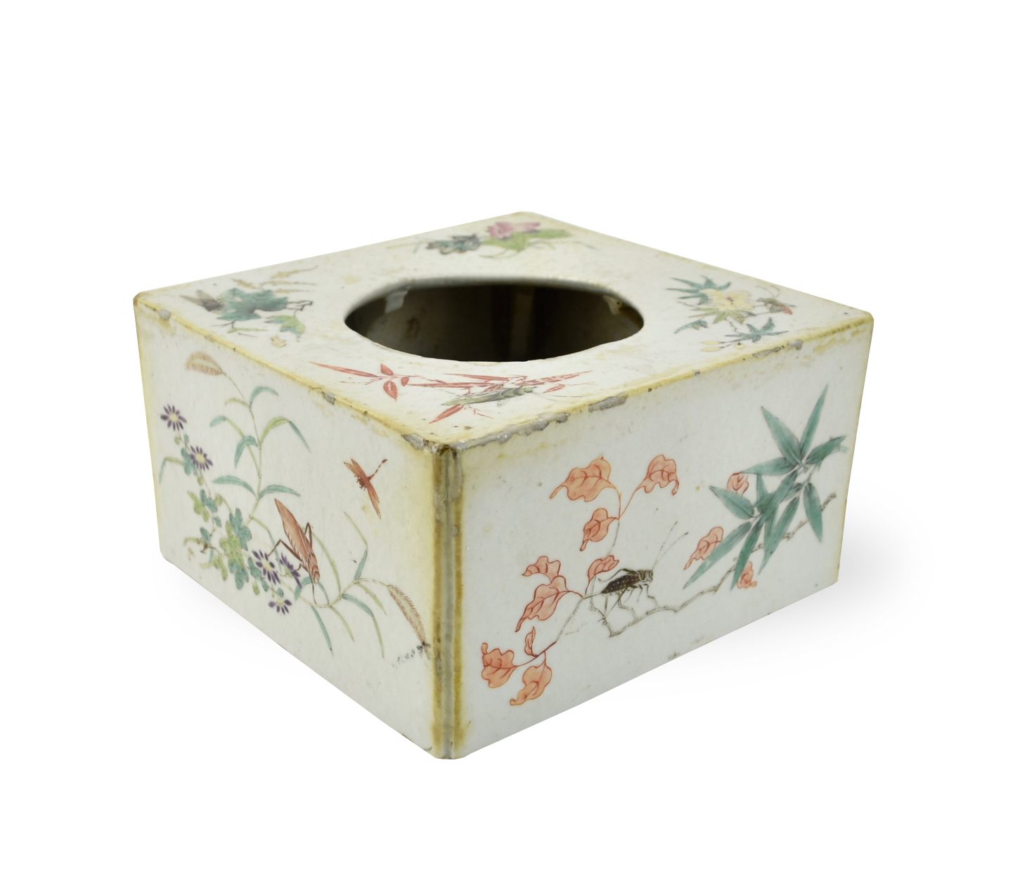 LARGE CHINESE FAMILLE ROSE FLORAL