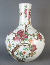 LARGE CHINESE FAMILLE ROSE GLO