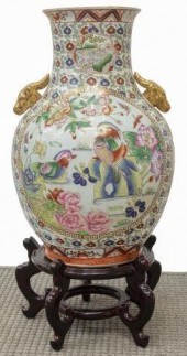 LARGE CHINESE FAMILLE ROSE HAN
