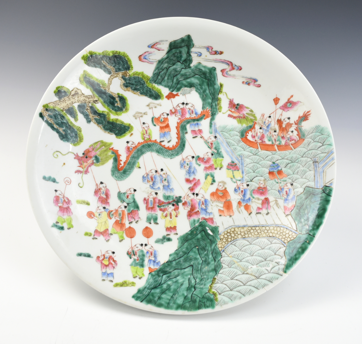 LARGE CHINESE FAMILLE ROSE PLATE W/