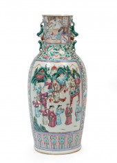 LARGE CHINESE FAMILLE ROSE POR