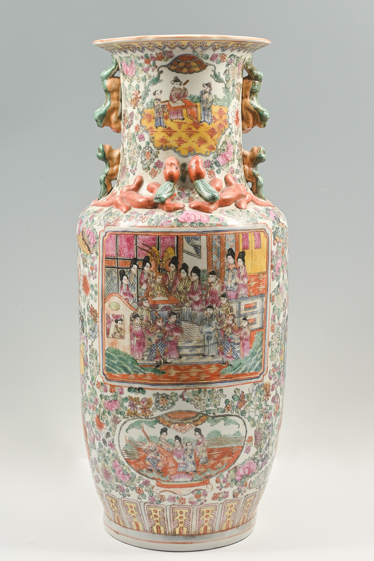 LARGE CHINESE FAMILLE ROSE