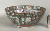 LARGE CHINESE FAMILLE ROSE POR