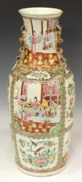 LARGE CHINESE FAMILLE ROSE POR