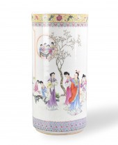 LARGE CHINESE FAMILLE ROSE UMB