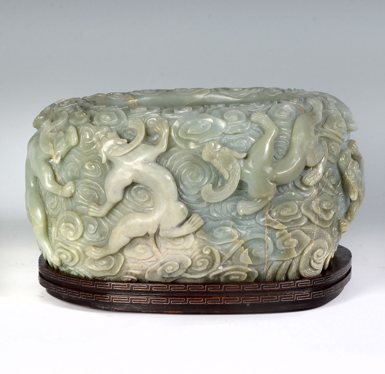 LARGE CHINESE JADE CHI-LIN BOWL: