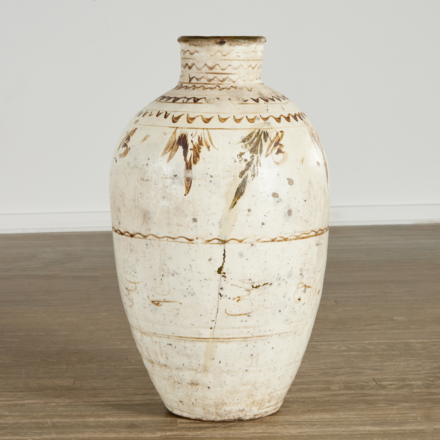 LARGE CHINESE MING CIZHOU WINE