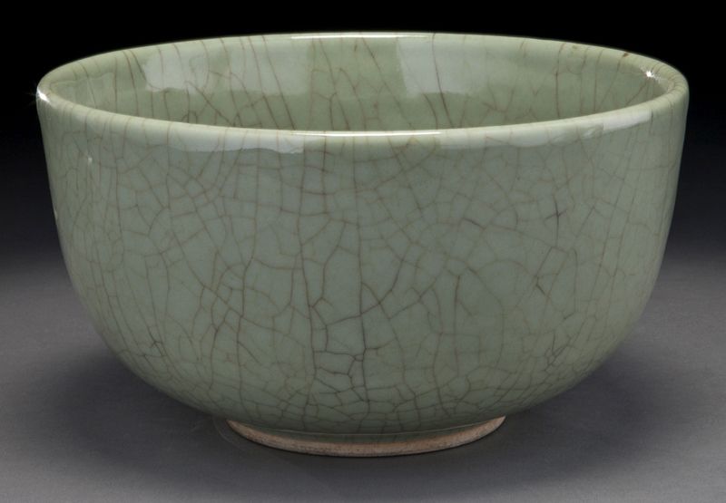 Large Chinese Ming longquan celadon
