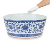 LARGE CHINESE MING PORCELAIN B