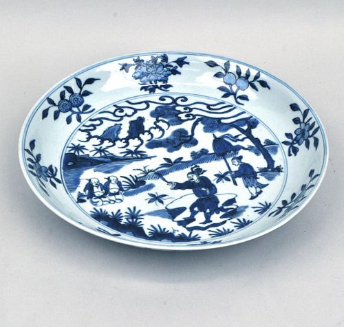 LARGE CHINESE PORCELAIN B/W DISH,