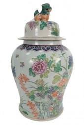 LARGE CHINESE PORCELAIN JAR IN