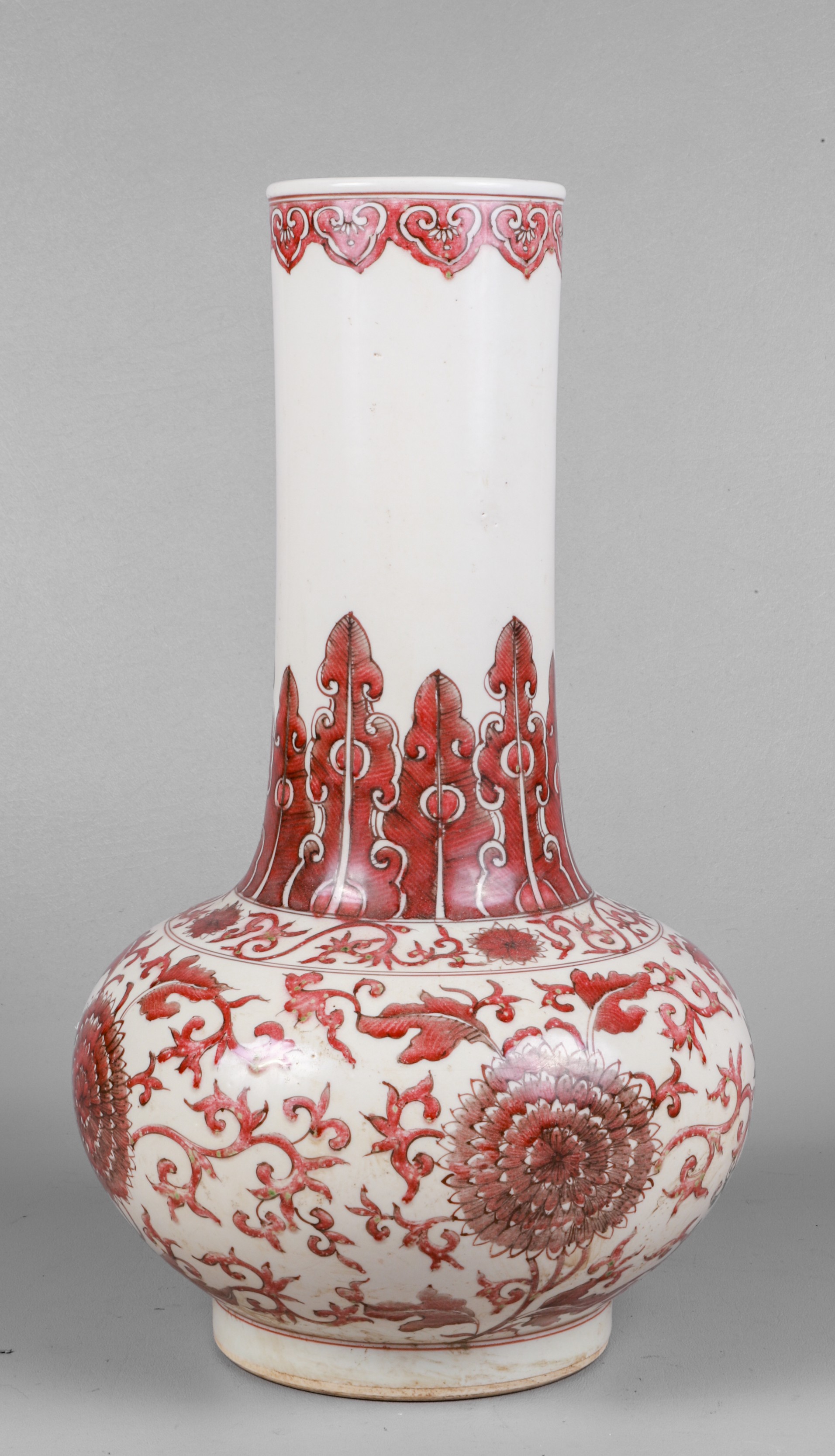 Large Chinese porcelain tianqiuping