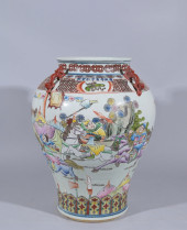 LARGE CHINESE PORCELAIN VASE W