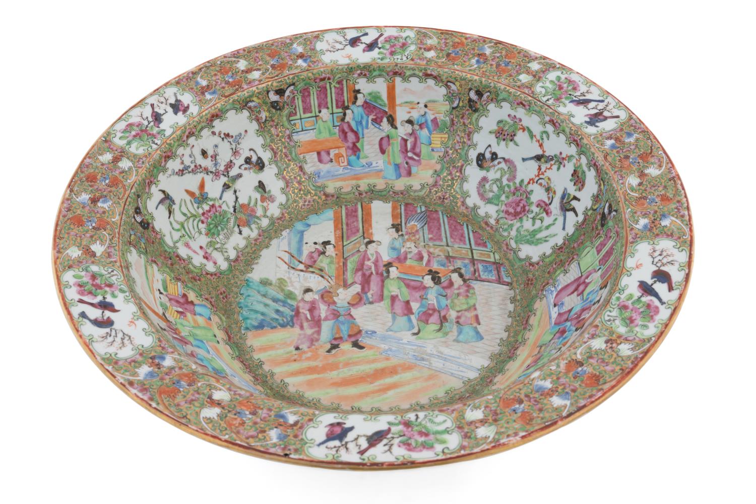 LARGE CHINESE ROSE MEDALLION