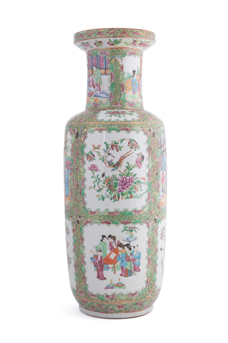 LARGE CHINESE ROSE MEDALLION