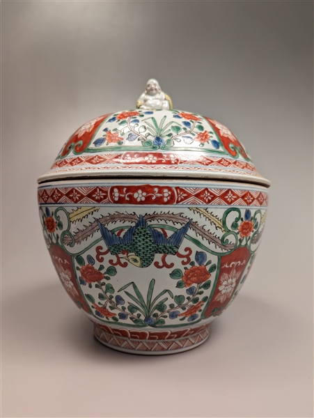 Large Chinese wucai enameled