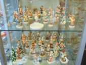 LARGE COLLECTION HUMMEL FIGURI
