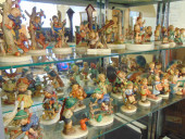 LARGE COLLECTION HUMMEL FIGURI
