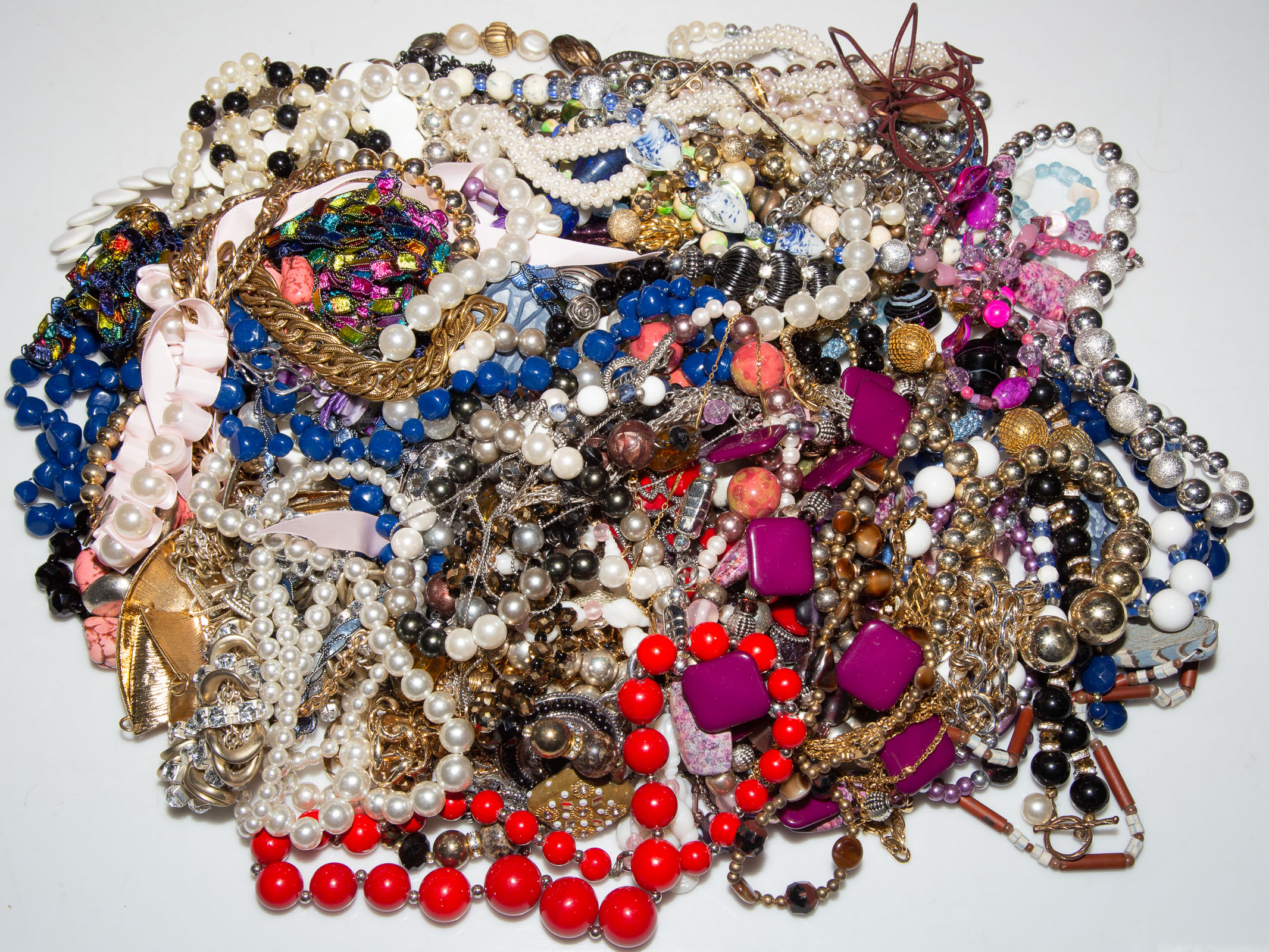LARGE COLLECTION OF COLORFUL