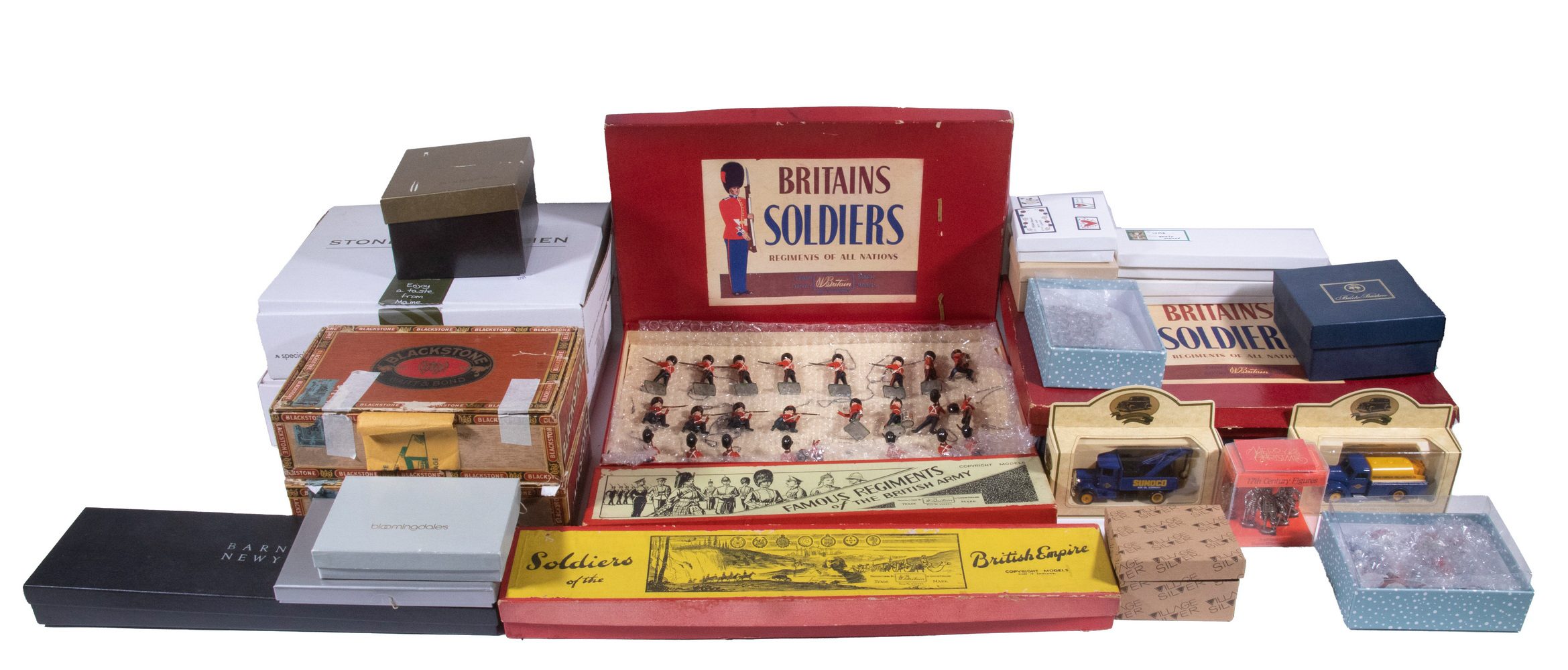 LARGE COLLECTION OF METAL SOLDIERS,