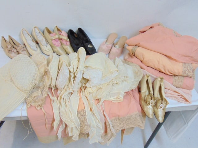 LARGE COLLECTION OF VICTORIAN