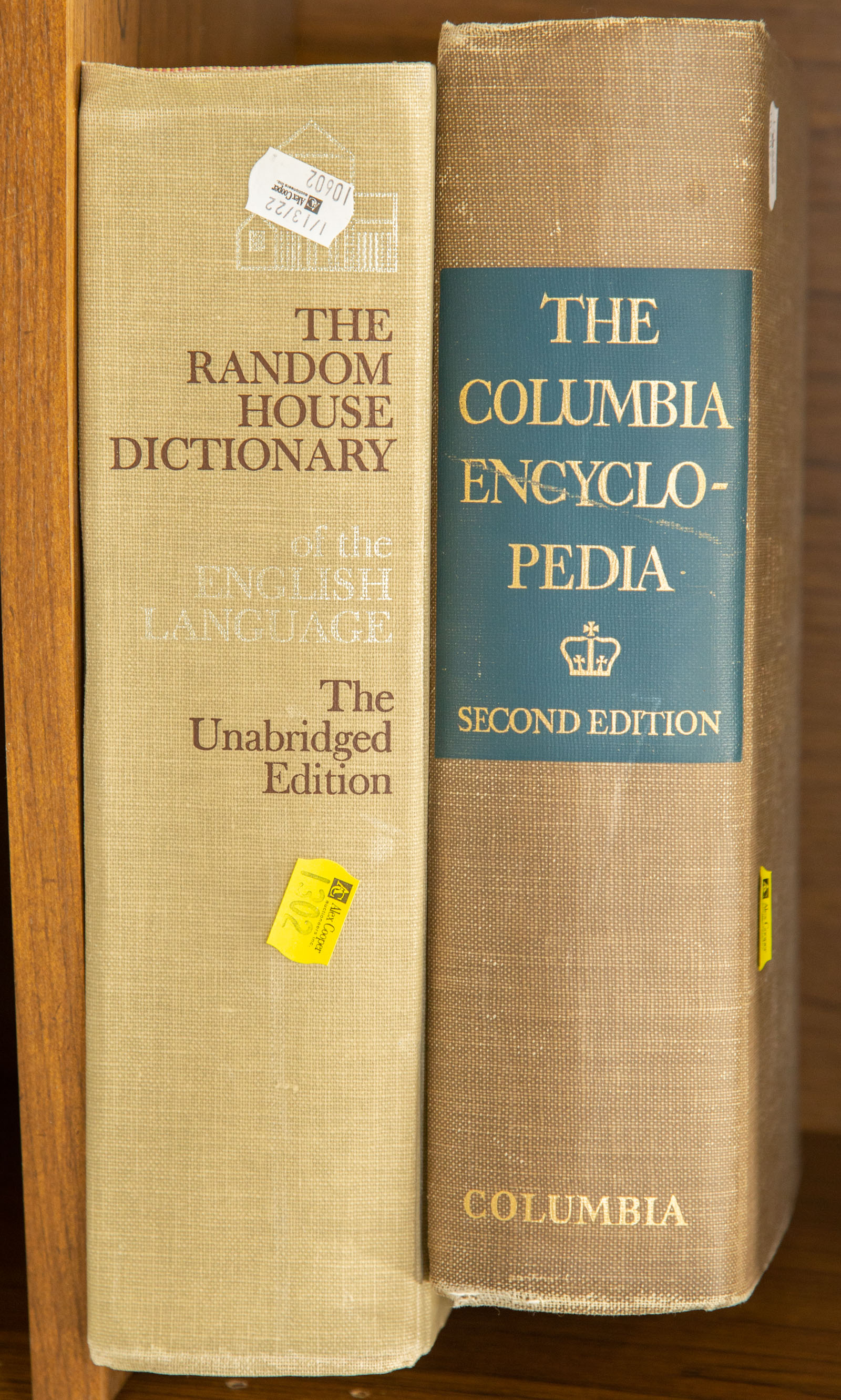 LARGE COLUMBIAN ENCYCLOPEDIA &