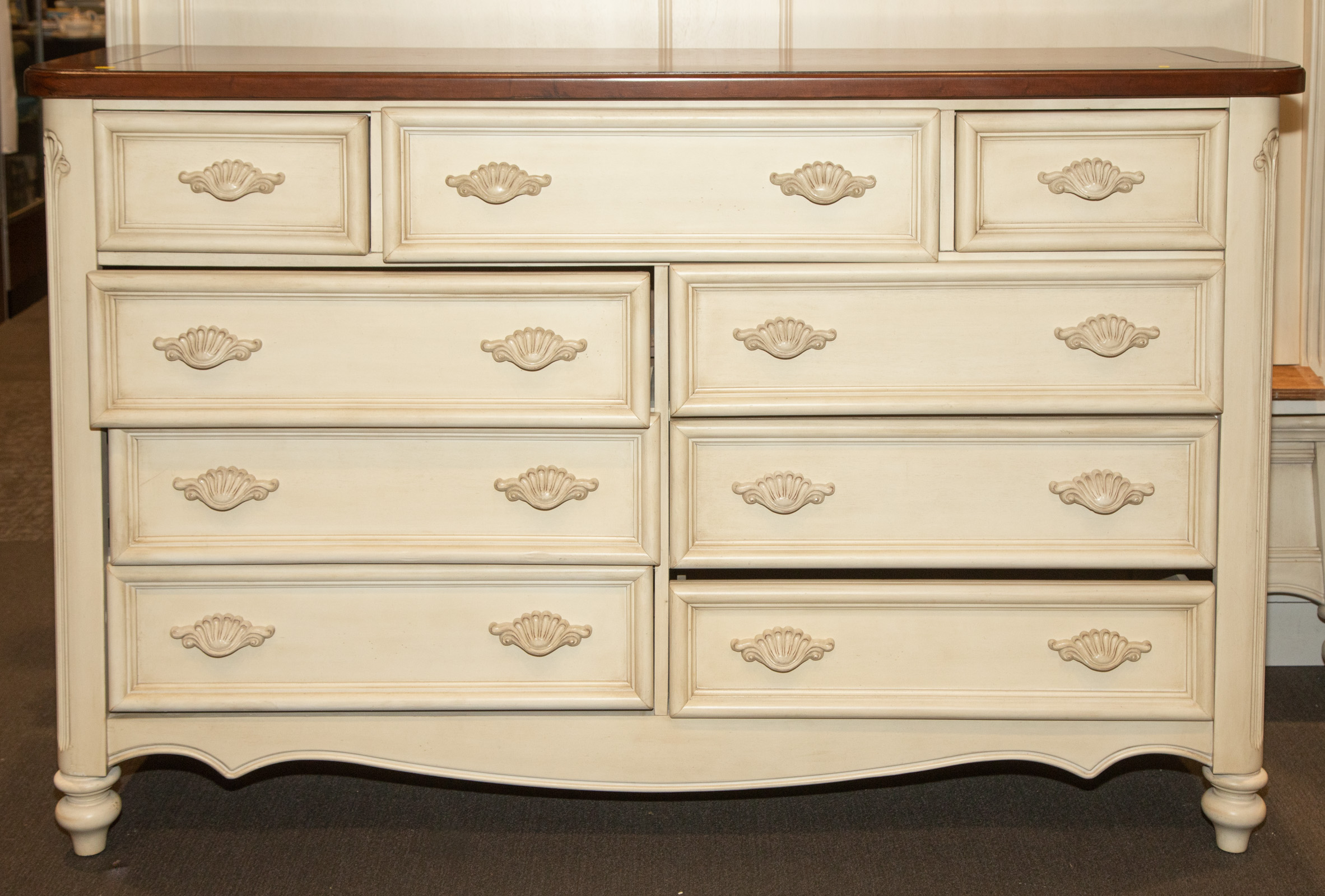 LARGE CONTEMPORARY CHEST OF DRAWERS