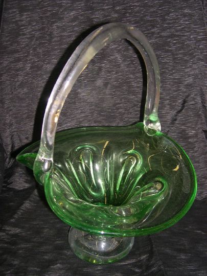 Large Continental Petal-Ribbed