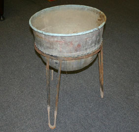 Large copper kettle/pot on stand,
