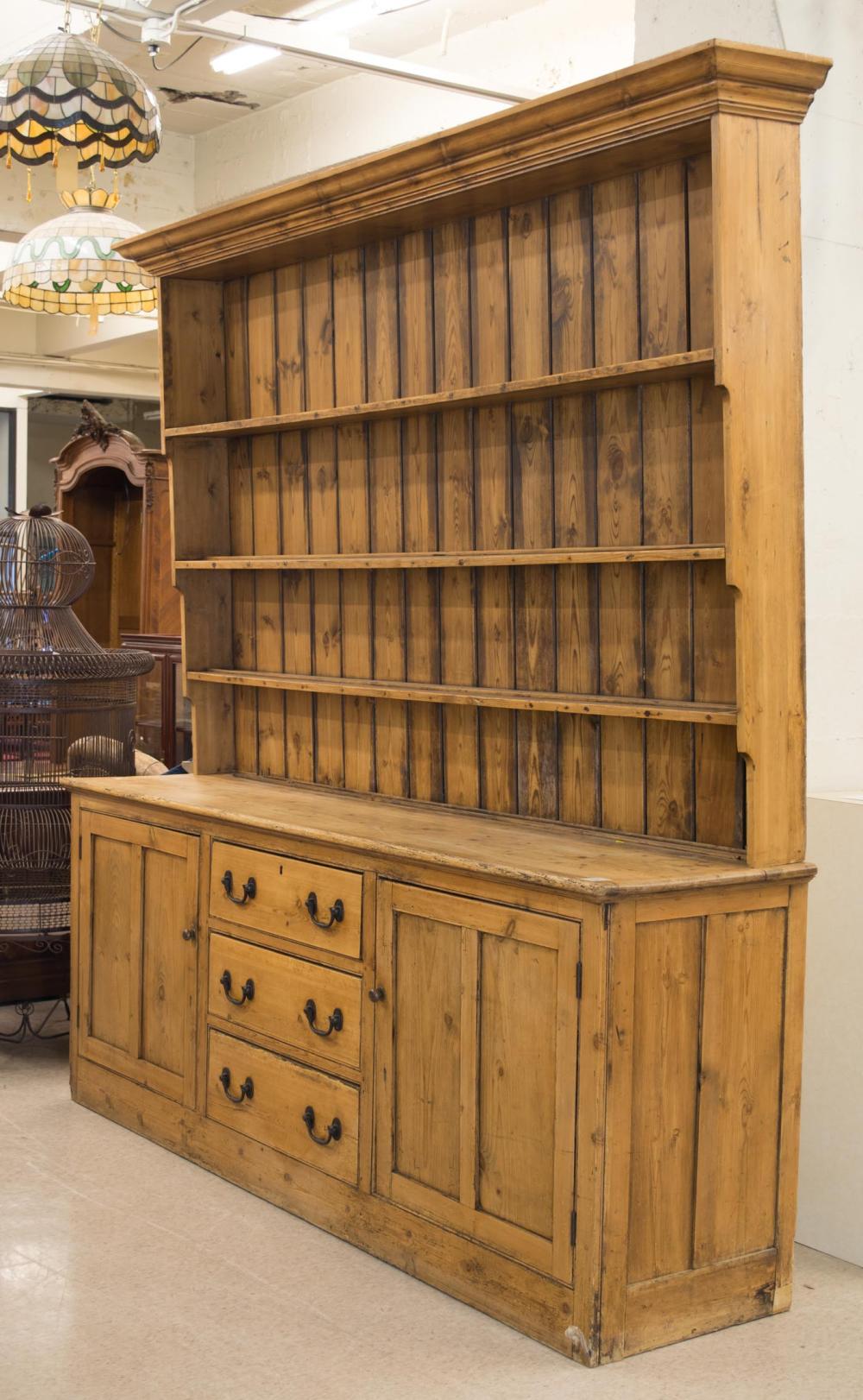 LARGE COUNTRY PINE WELSH