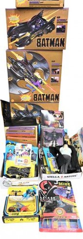 LARGE DC BATMAN MEMORABILIA LO