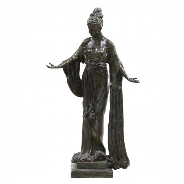 LARGE DECORATIVE BRONZE STATUE OF