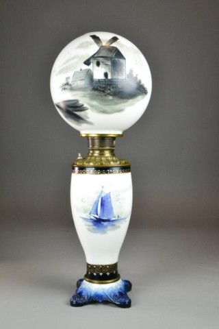 LARGE DELFT HAND-PAINTED LAMPVery