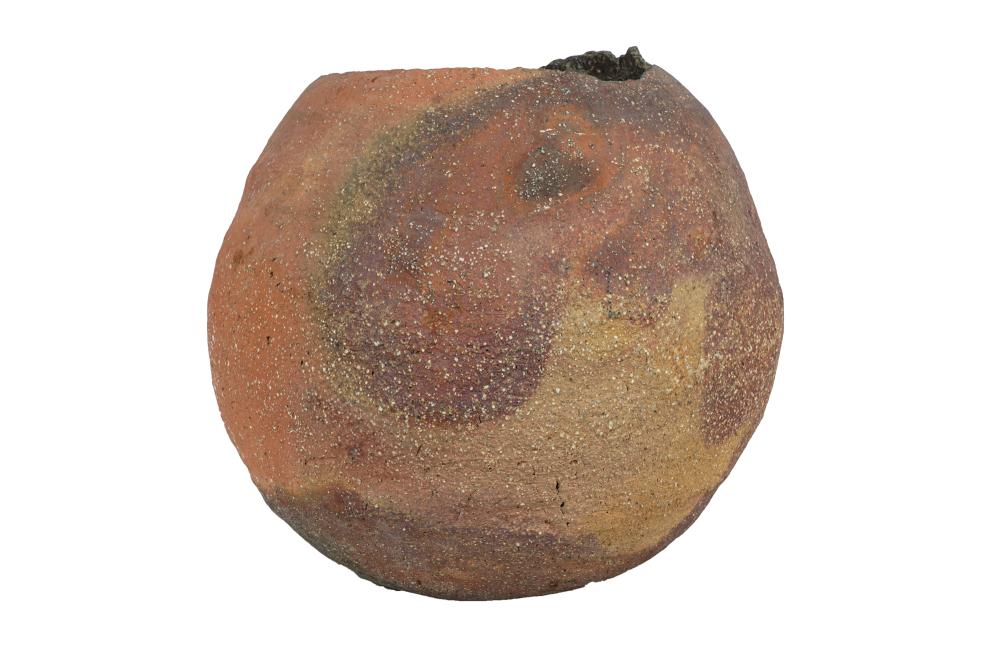 LARGE EARTHENWARE POTTERY