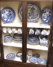 LARGE ENGLISH BLUE WILLOW PLAT