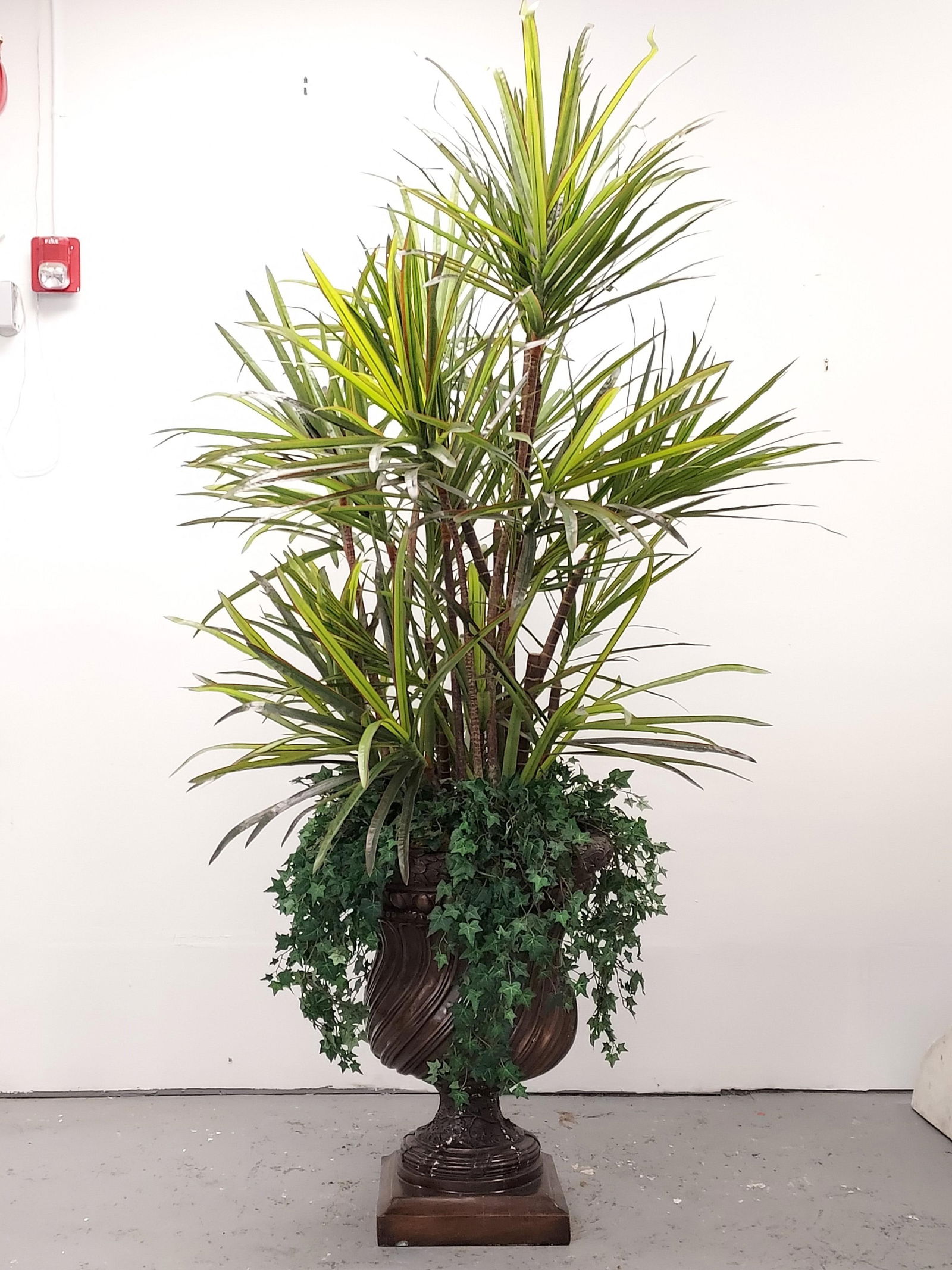 LARGE FAUX TROPICAL PLANT IN BRONZE