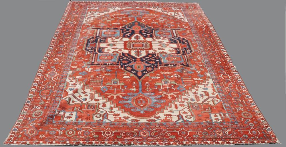 LARGE FINE ANTIQUE PERSIAN HERIZ