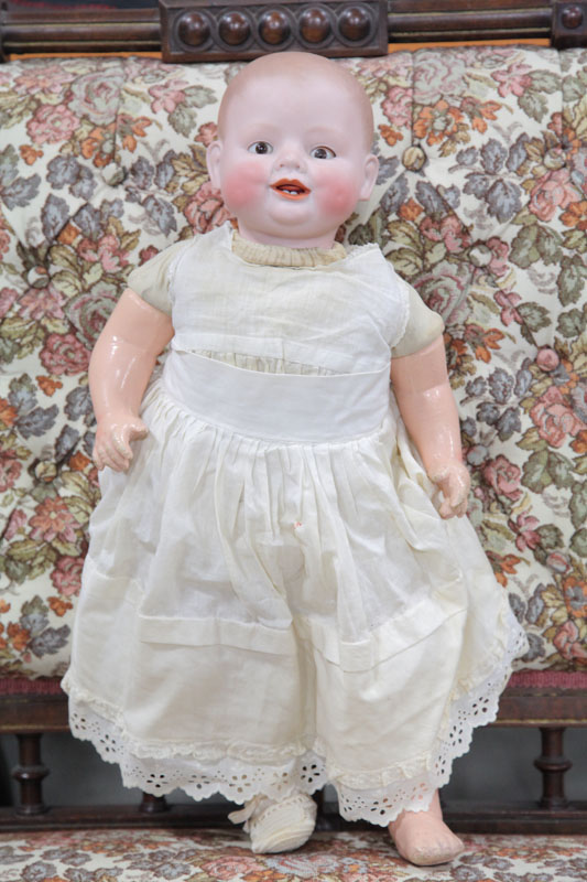 LARGE GEORGENE AVERILL BISQUE