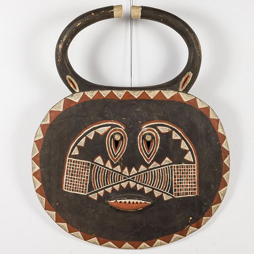 LARGE GOLI CARVED WOOD MASK,