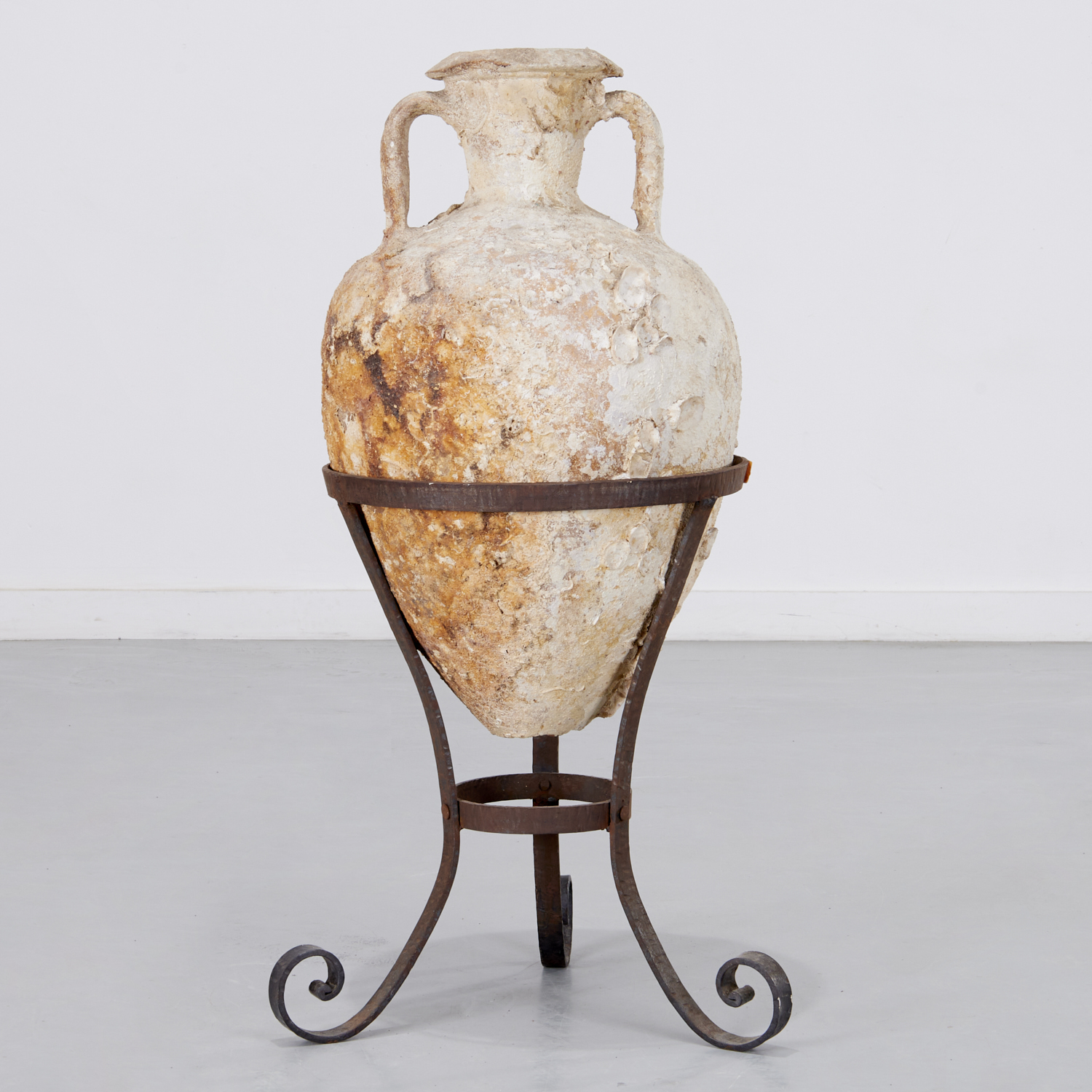 LARGE GRECO-ROMAN STYLE SHELL