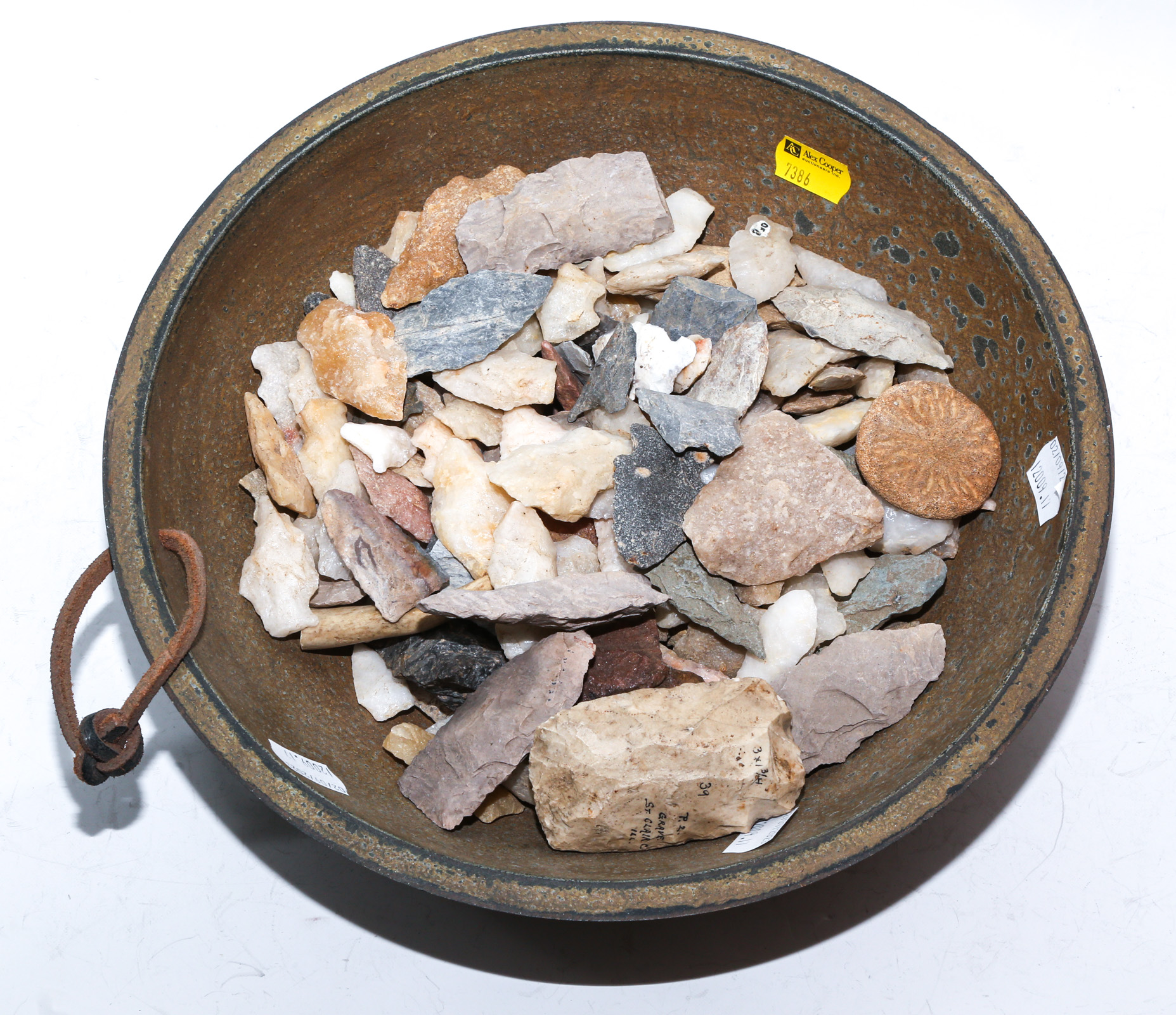 LARGE GROUP OF ARROW HEADS &