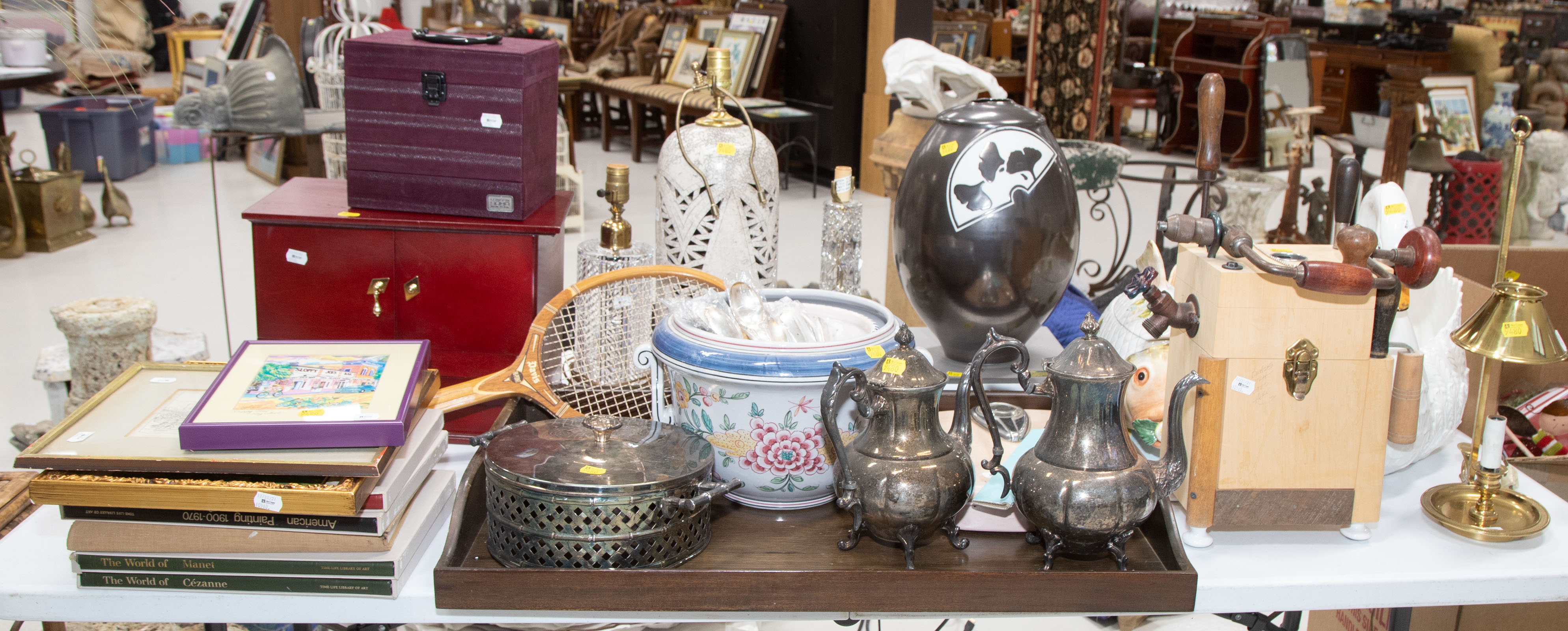 LARGE GROUP OF ASSORTED ITEMS