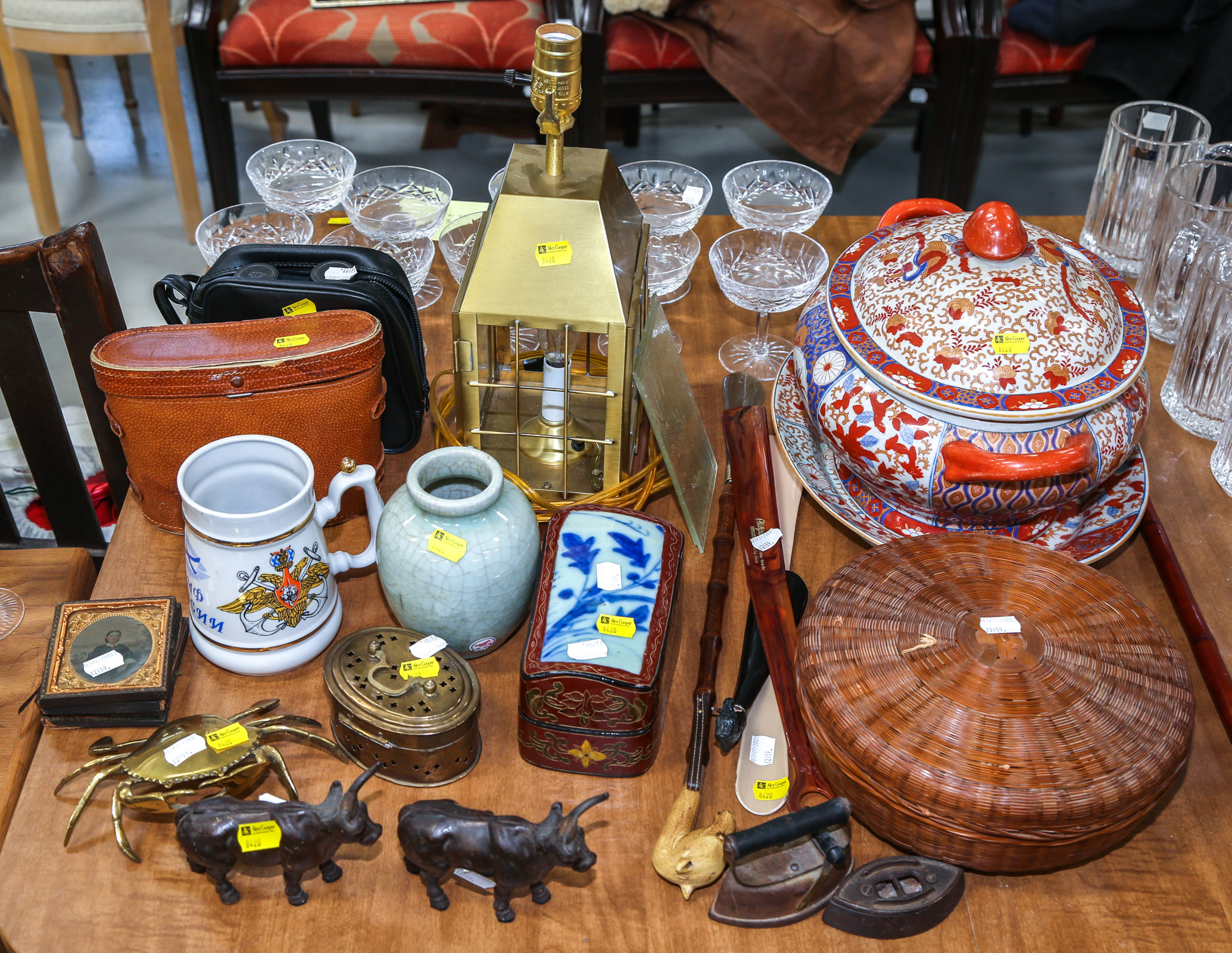 LARGE GROUP OF ASSORTED ITEMS