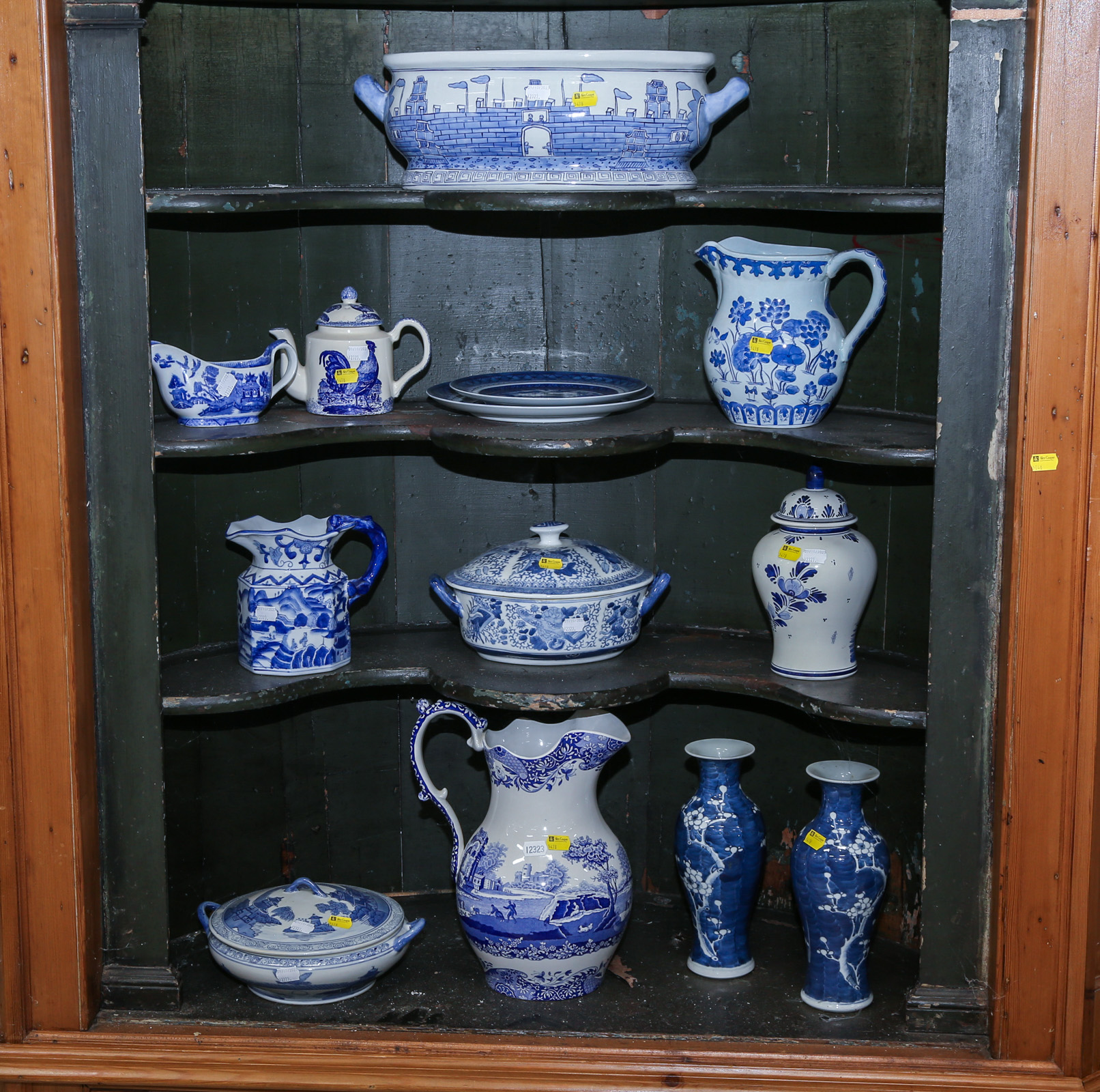 LARGE GROUP OF BLUE & WHITE CHINA