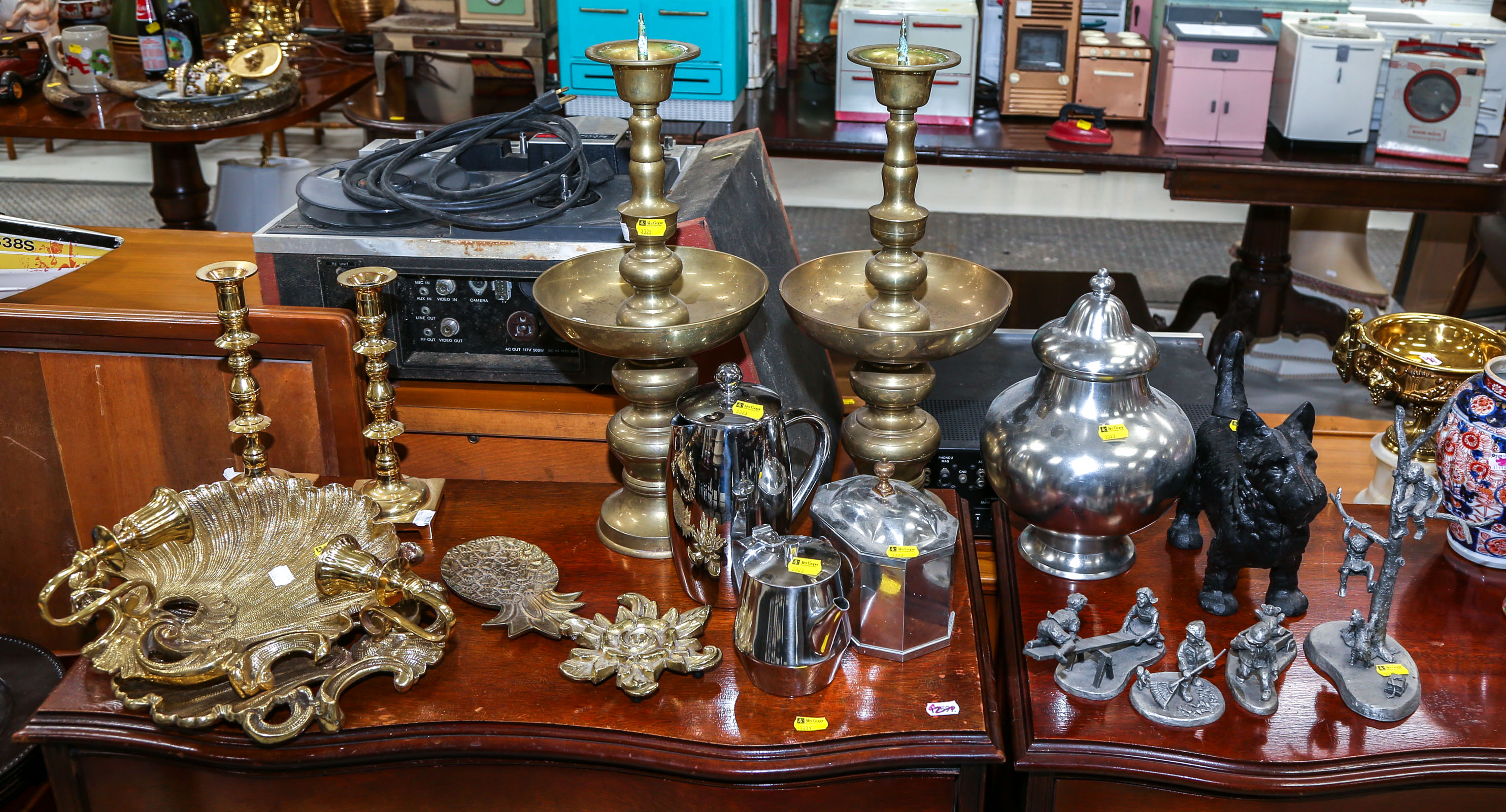 LARGE GROUP OF BRASS & OTHER