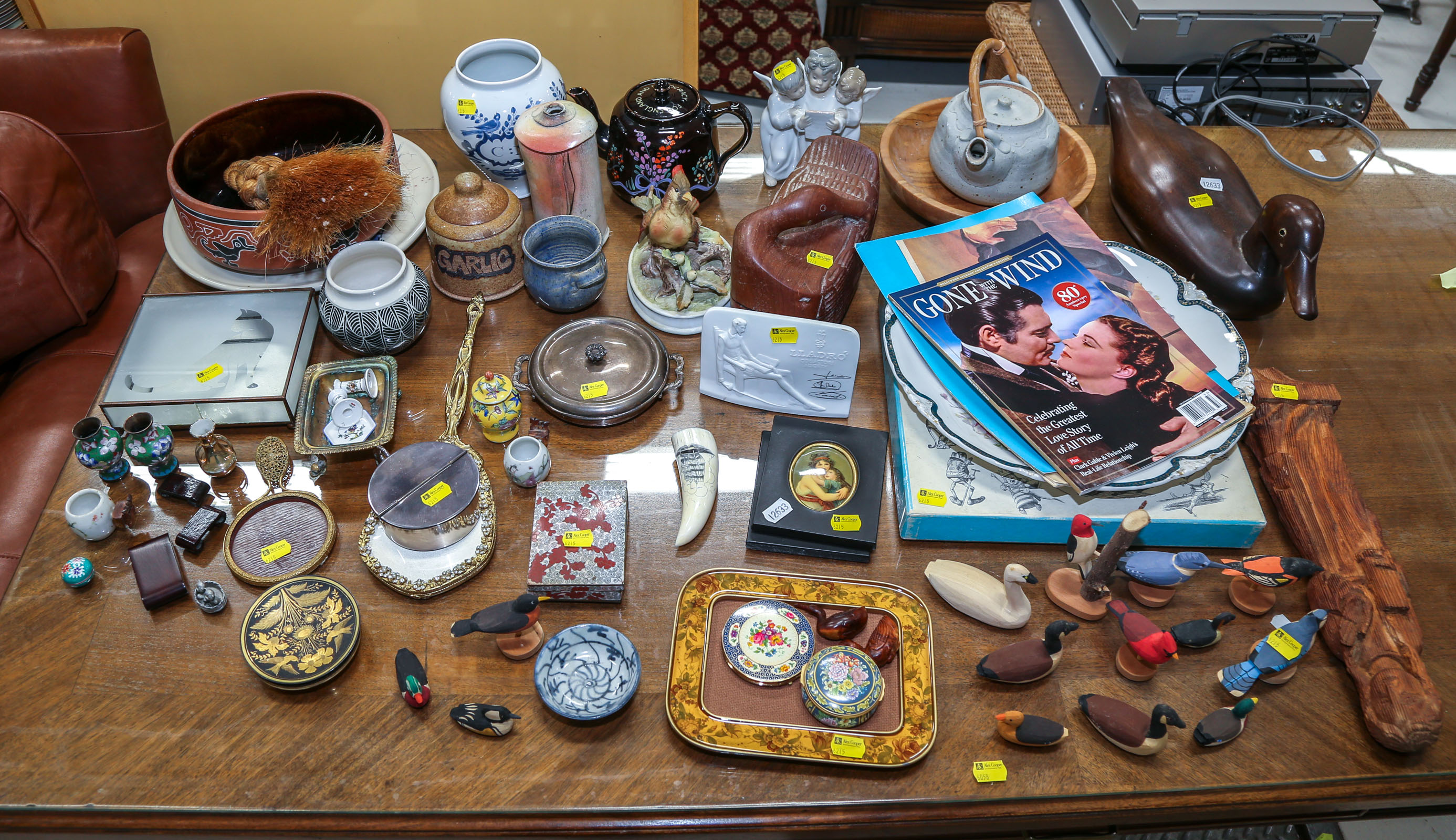 LARGE GROUP OF COLLECTIBLES &