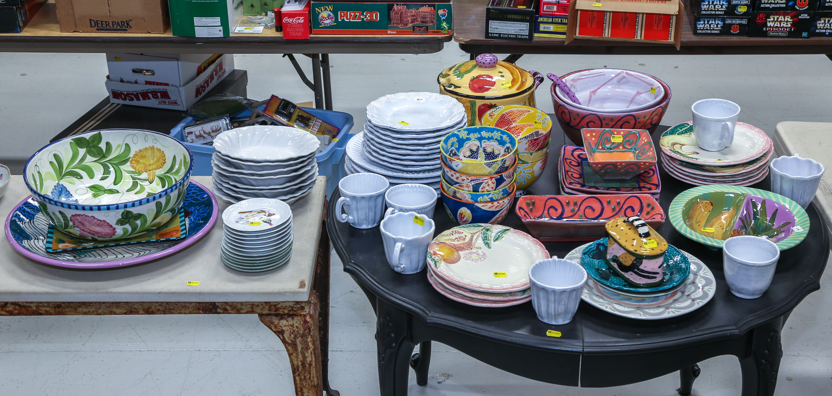 LARGE GROUP OF DECORATIVE CHINA