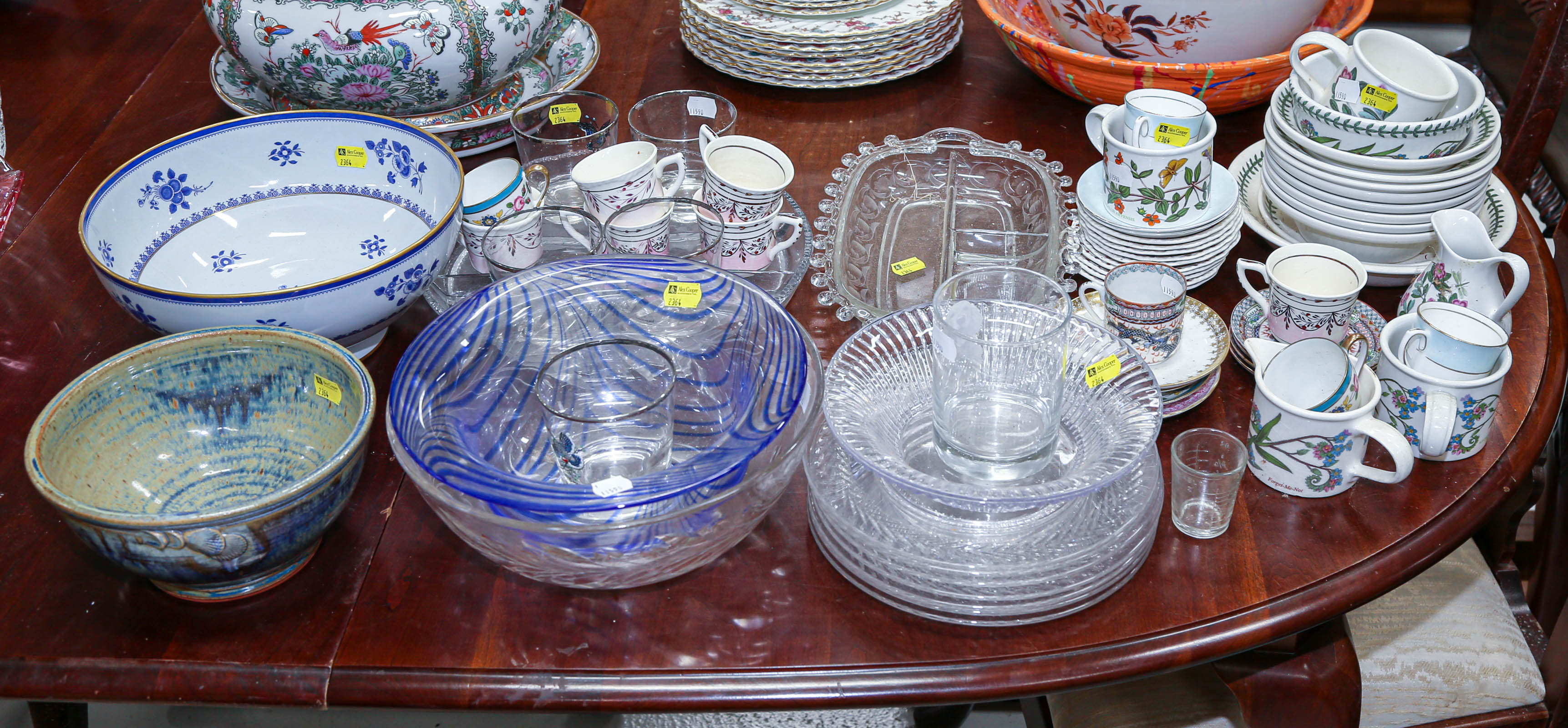 LARGE GROUP OF GLASS & PORCELAIN