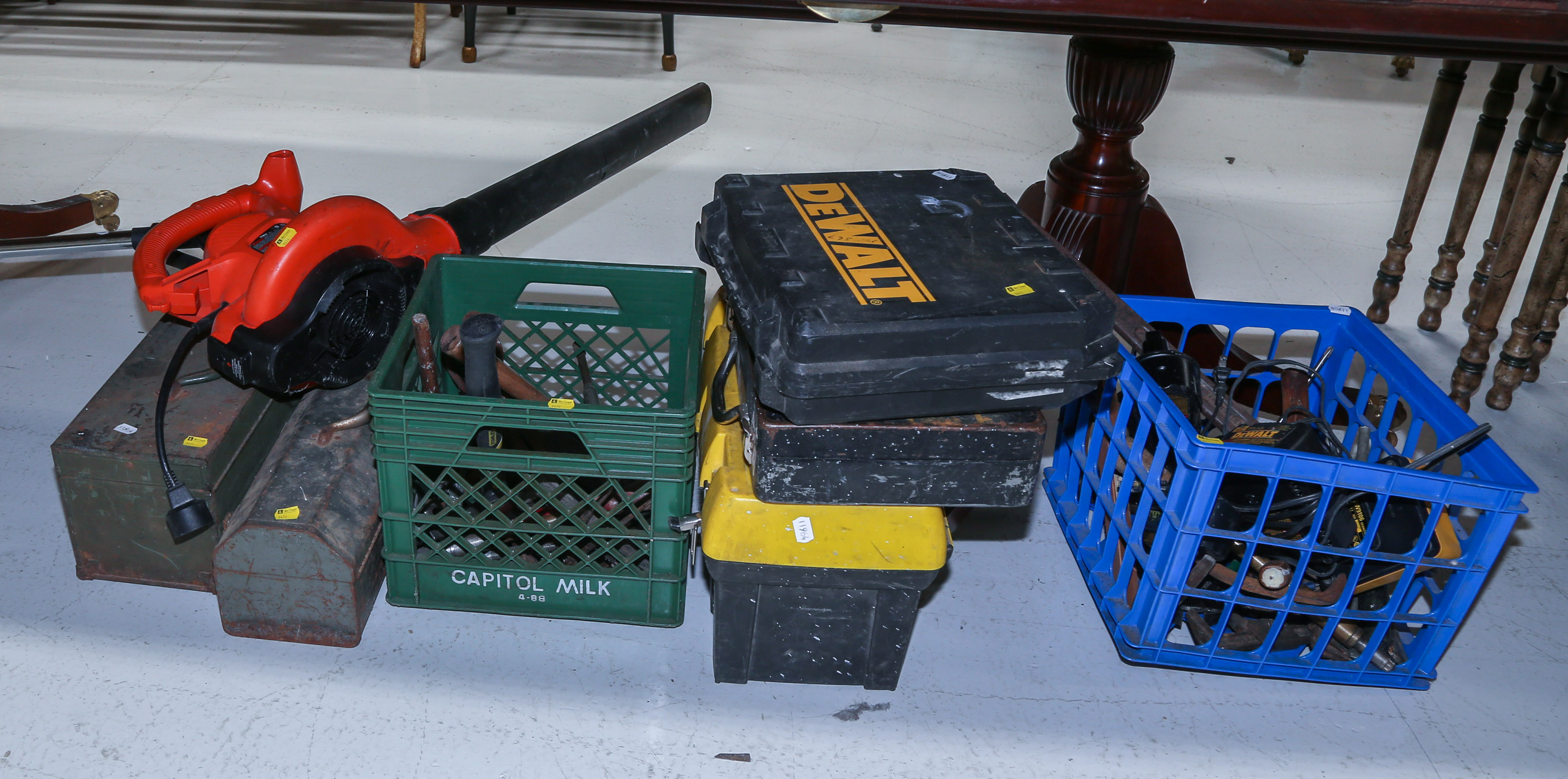 LARGE GROUP OF HAND & POWER TOOLS .