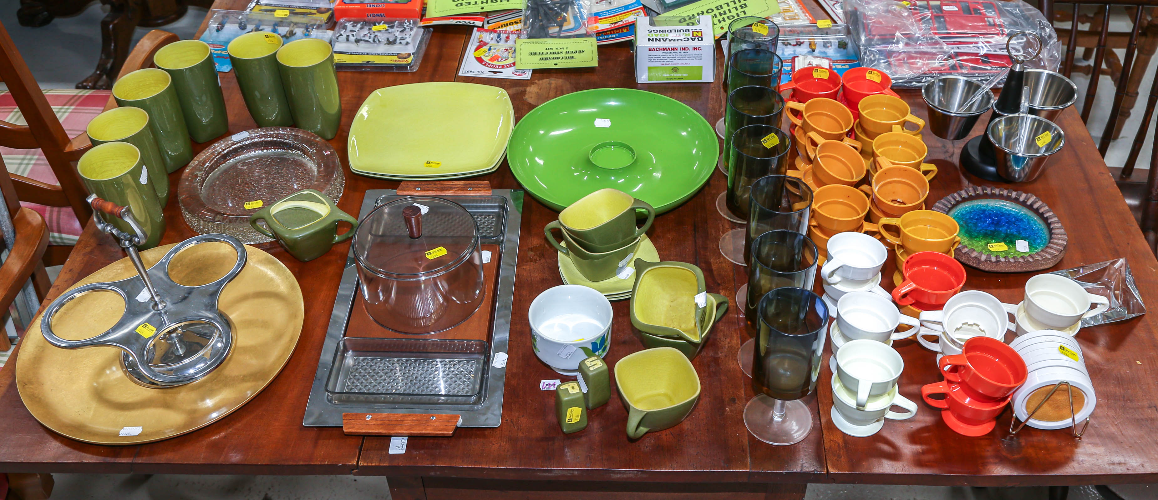 LARGE GROUP OF MID-CENTURY STYLE